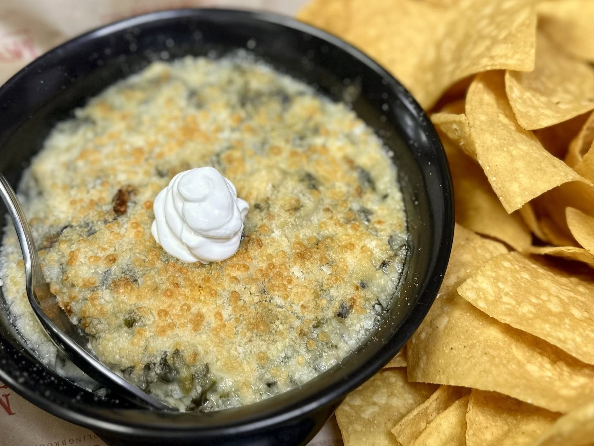 CREAMY SPINACH & ARTICHOKE DIP